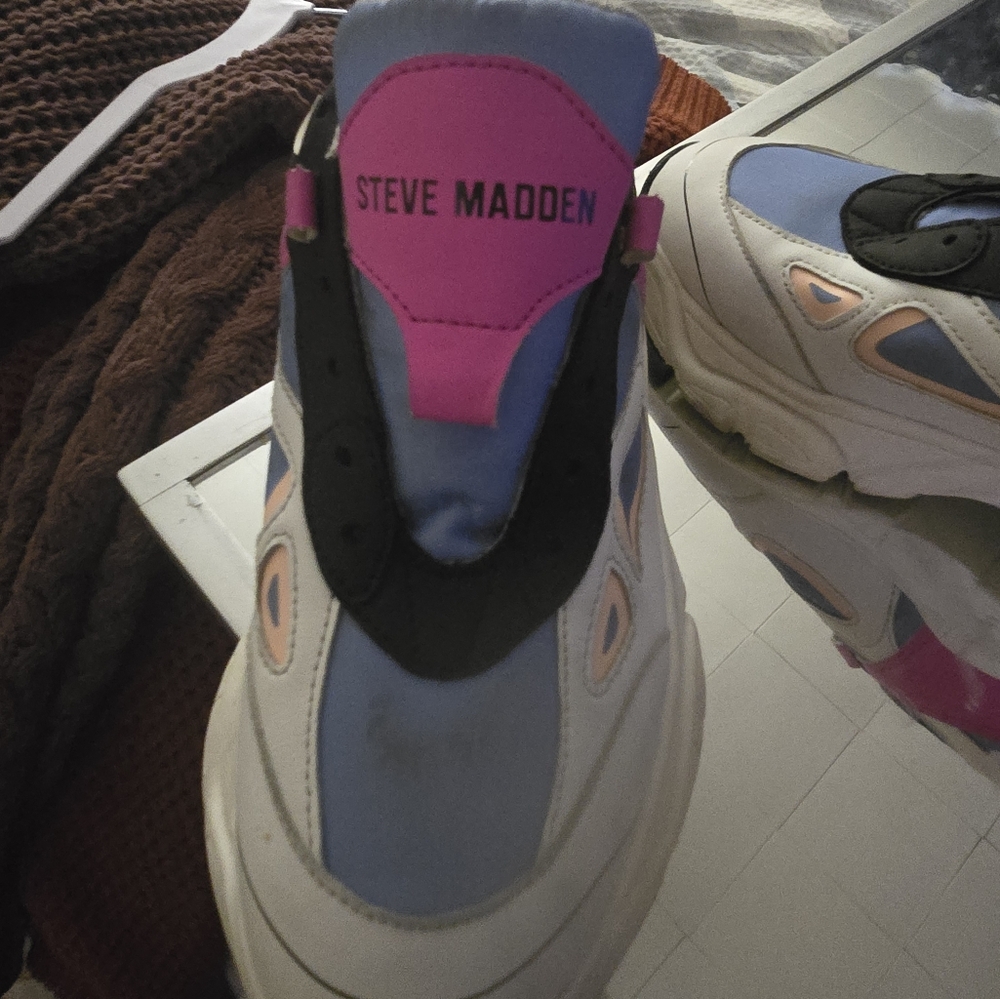 Steve madden sneakers